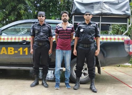 নোয়াখালীতে প্রাইভেটকারে ৩০ কেজি গাঁজাসহ গ্রেফতার ১