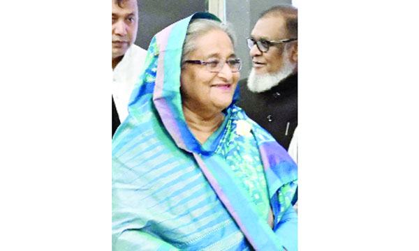 প্রধানমন্ত্রী ফিরেছেন