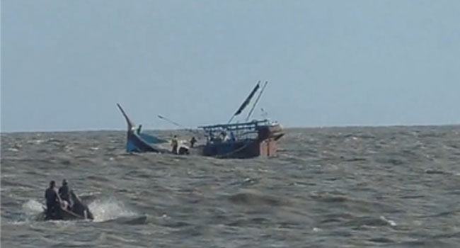বঙ্গোপসাগরে ২টি ট্রলারডুবি, উদ্ধার ২৮ জেলে