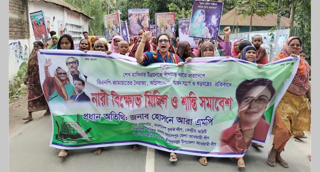 শান্তি সমাবেশ লোক নেই, মঞ্চ থেকে নামতে চাইলেন হোসনে আরা