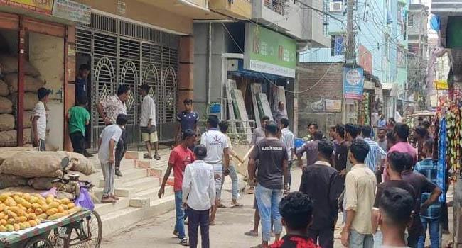সিদ্ধিরগঞ্জে বিএনপি নেতাদের বাড়ি বাড়ি আ’লীগের হামলা