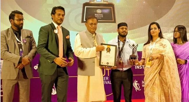 ফ্রিল্যান্সিং কমিউনিটি লিডার হিসেবে অ্যাওয়ার্ড পেলেন বরিশালের সালেহীন সানি