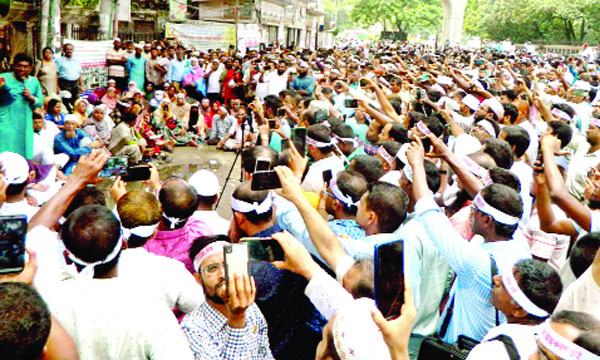 দাবি পূরণ না হলে কাল থেকে আমরণ অনশন