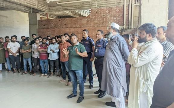 ভালুকায় বকেয়া বেতনের দাবিতে শ্রমিক অসন্তোষ