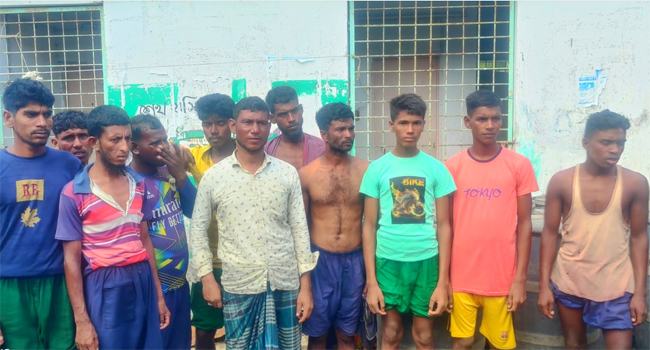 হাতিয়ায় বৈরী আবহাওয়ায় ট্রলারডুবি, জীবিত উদ্ধার ৪২