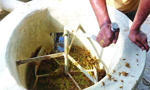 চুয়াডাঙ্গায় বর্জ্য থেকে বায়োগ্যাস উৎপাদন