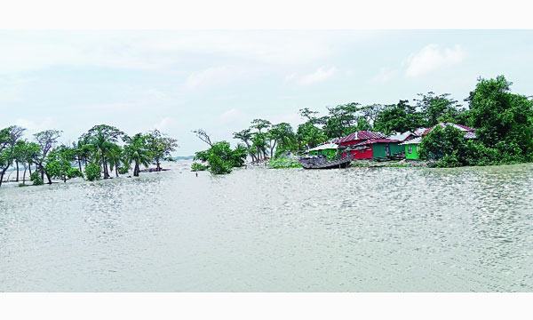 মনপুরায় চার গ্রামের দুই হাজার মানুষ পানিবন্দী