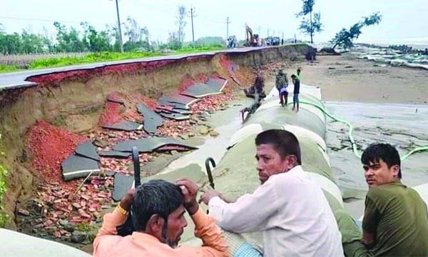কক্সবাজার-টেকনাফ মেরিন ড্রাইভ সড়কে ভাঙন