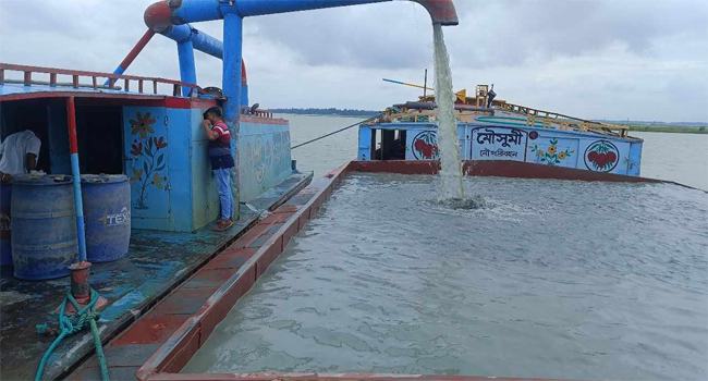 ড্রেজার মালিককে ১০ লাখ টাকা জরিমানা