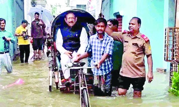 দুই দিন ধরে পানিতে ডুবে আছে চট্টগ্রামের বিস্তীর্ণ এলাকা