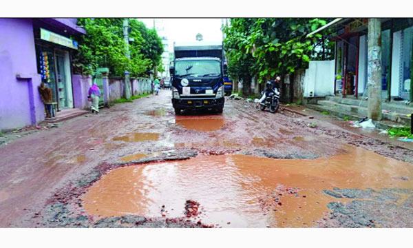 চাঁদপুর শহরের ট্রাক রোডে সংস্কার নেই : বাড়ছে জনদুর্ভোগ