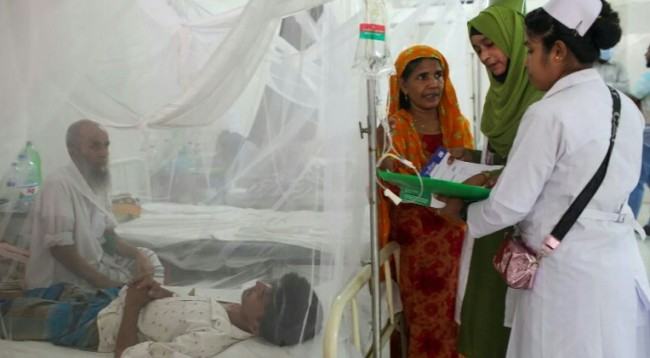 ডেঙ্গু : স্যালাইন সঙ্কটের আশঙ্কায় রোগী ও হাসপাতাল কর্তৃপক্ষ