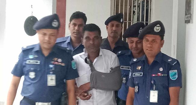 সাভারে ভুয়া পুলিশ কর্মকর্তা আটক