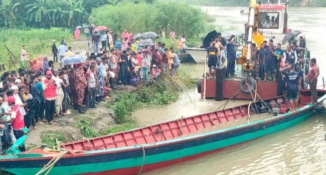 মুন্সীগঞ্জে ট্রলারডুবি : আরো ১ শিশুর লাশ উদ্ধার, মৃতের সংখ্যা ৯