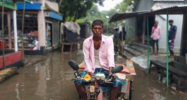 রাস্তায় পানি অথচ খাল শুকনো