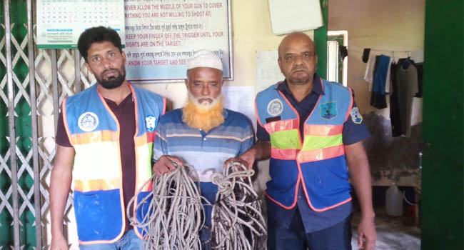 পাথরঘাটায় হরিণ ধরার ফাঁদসহ শিকারি গ্রেফতার