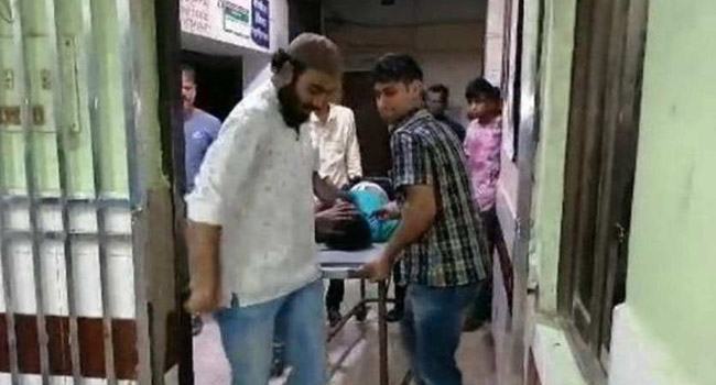ট্রেনের ছাদে চড়ে যাত্রা, গলায় তার পেঁচিয়ে ছিটকে পড়ে যুবক নিহত