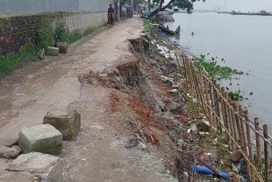 বিলীনের পথে মুন্সীগঞ্জ মালিরপাথর-মুক্তারপুর সড়ক