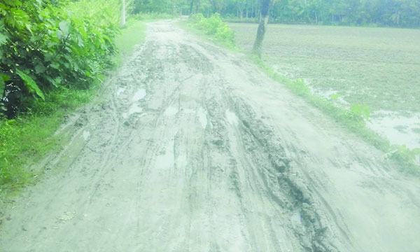 কেশবপুরে কাঁচা সড়কে ১০ গ্রামের মানুষের অসহনীয় ভোগান্তি