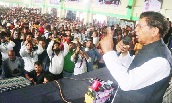 উন্নয়নের স্বার্থে শেখ হাসিনাকে আবারো নির্বাচিত করতে হবে : বস্ত্র ও পাটমন্ত্রী