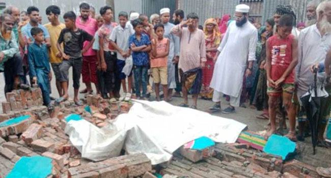 আড়াইহাজারে দেয়াল ধসে বৃদ্ধের মৃত্যু