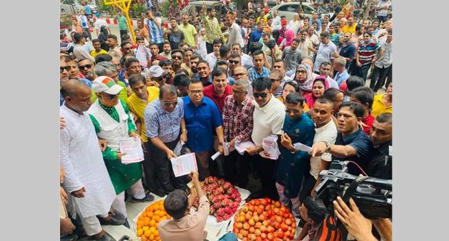 বগুড়ায় খালেদা জিয়ার মুক্তি ও উন্নত চিকিৎসার দাবিতে লিফলেট বিতরণ