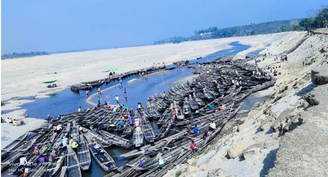 দোয়ারাবাজারে চেলা শুল্ক স্টেশন দিয়ে চুনাপাথর আমদানি অনির্দিষ্টকালের জন্য বন্ধ