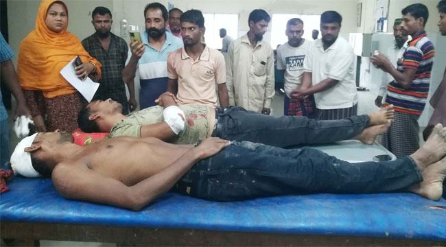 সালিশ বৈঠক চলাকালে ২ ভাইকে কুপিয়ে জখম