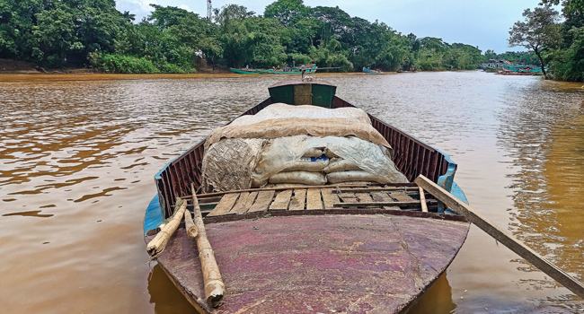 তাহিরপুরে ১৭০ বস্তা ভারতীয় চিনি জব্দ