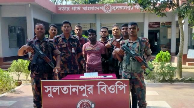 ভারতে পাচারকালে সাড়ে ৪ কেজি স্বর্ণসহ গ্রেফতার ১