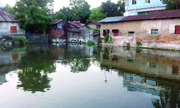 বগুড়ার কাহালুতে ১০ কোটি টাকার খাস পুকুর অবৈধ দখলে