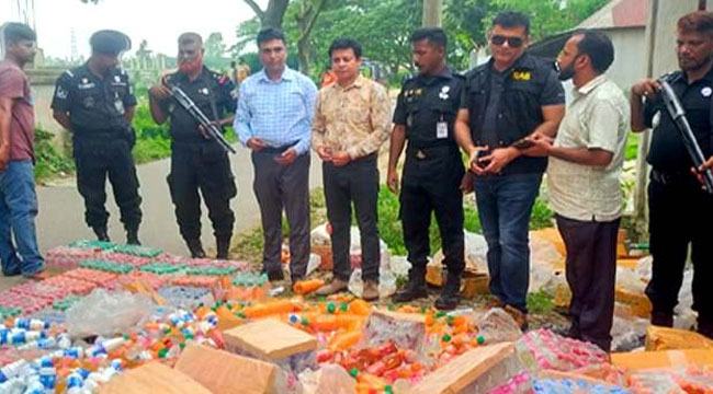 নারায়ণগঞ্জে ভোজ্যতেল ও জুসের কারখানায় অভিযান