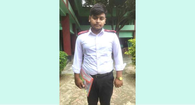 বাবার লাশ বাড়িতে রেখে পরীক্ষায় বসল ছেলে