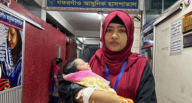 গফরগাঁওয়ে ১ দিনের সন্তান রেখে পরীক্ষায় বসলেন তানিয়া
