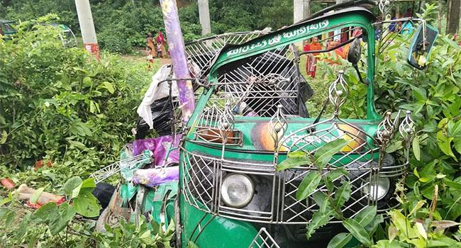 চকরিয়ায় সিএনজি-লরির মুখোমুখি সংঘর্ষ, মা-মেয়ে নিহত