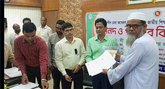 জেলার শ্রেষ্ঠ শিক্ষা প্রতিষ্ঠান মনোনীত হলো এনায়েতপুর ফাজিল মাদরাসা