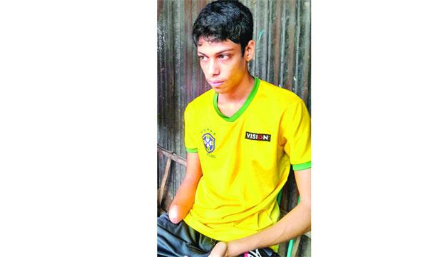 দেড় মাসেও হাত বিচ্ছিন্ন হওয়া শিশু শ্রমিকের খবর নেয়নি মালিকপক্ষ