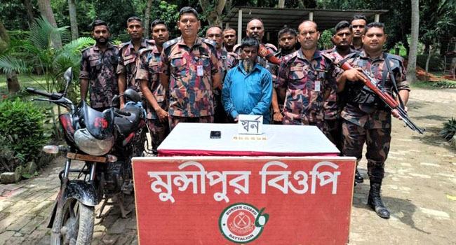 দামুড়হুদায় ৬২ লাখ টাকার স্বর্ণের বারসহ আটক ১