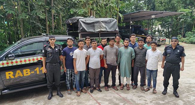নোয়াখালীতে ৬০ পাসপোর্টসহ ১৭ দালাল গ্রেফতার