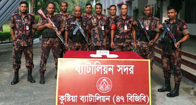 কুষ্টিয়ায় ট্রেন থেকে এবার দেড় কেজি কোকেন জব্দ