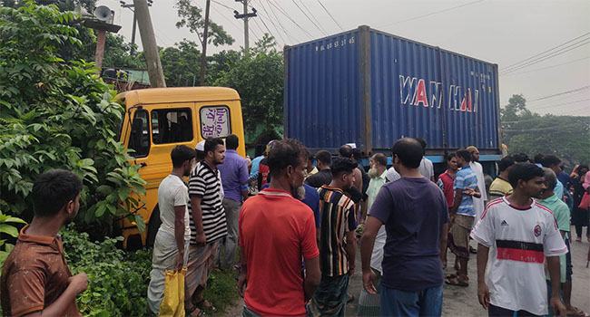 সোনারগাঁওয়ে লরি-সিএনজির সংঘর্ষে নারী নিহত, আহত ৪