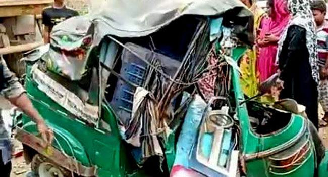 শায়েস্তাগঞ্জে ট্রাক-অটোরিকশার মুখোমুখি সংঘর্ষে নিহত ২