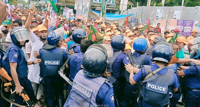 পটুয়াখালীতে বিএনপির প্রতিষ্ঠাবার্ষিকীর র‌্যালিতে পুলিশের বাধা
