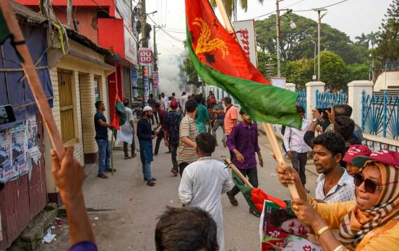 বিএনপির মিছিলে পুলিশের লাঠিচার্জ, রাবার বুলেট ও টিয়ারশেল নিক্ষেপ, আহত ১৫