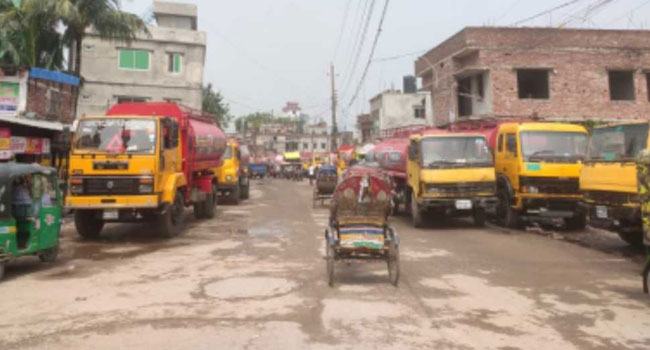 কর্মমুখর ডিপো এলাকা সুনশান-নিস্তব্ধ