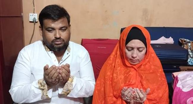 প্রেমের টানে ফিলিপাইনের যুবতী জয়পুরহাটে এসে বিয়ে করলেন