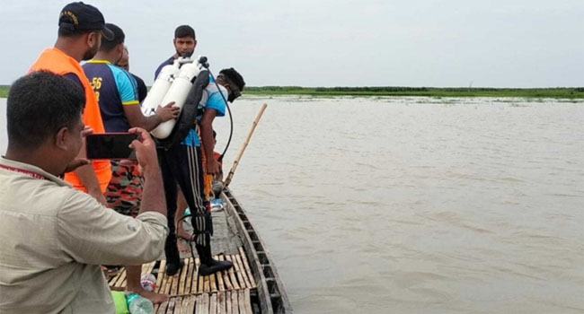 রাজবাড়ীতে নৌকা ডুবে কৃষক নিখোঁজ, উদ্ধারে ডুবুরি দল