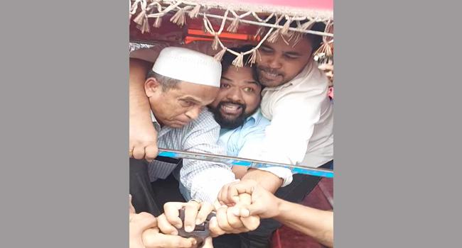 বরিশালে অস্ত্র নিয়ে কাড়াকাড়ি : পাল্টাপাল্টি সংবাদ সম্মেলন