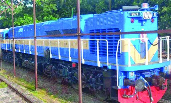 রাজবাড়ী থেকে পদ্মা সেতু দিয়ে  ঢাকায় গেল ট্রায়াল ট্রেন