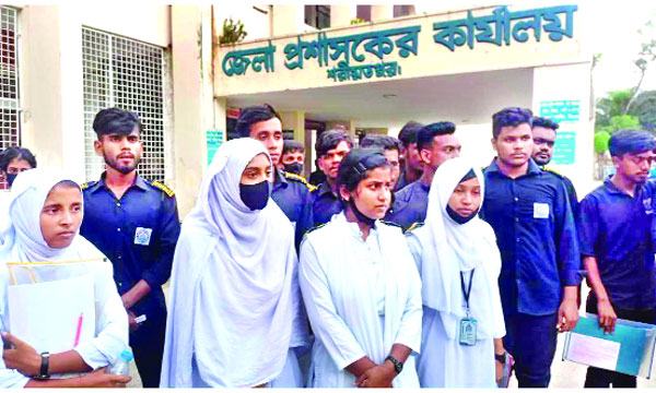 শরীয়তপুরে ১ ঘণ্টা ২০ মিনিট ভুল প্রশ্নে পরীক্ষা : ২ শিক্ষককে অব্যাহতি